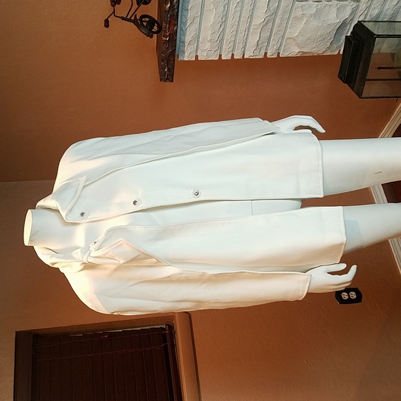 Off white cape - Picture 4 of 7